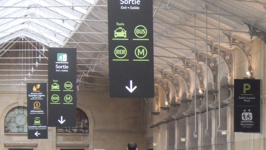 Charte couleur pour la nouvelle signalétique en gare SNCF_Gare Saint Lazarre